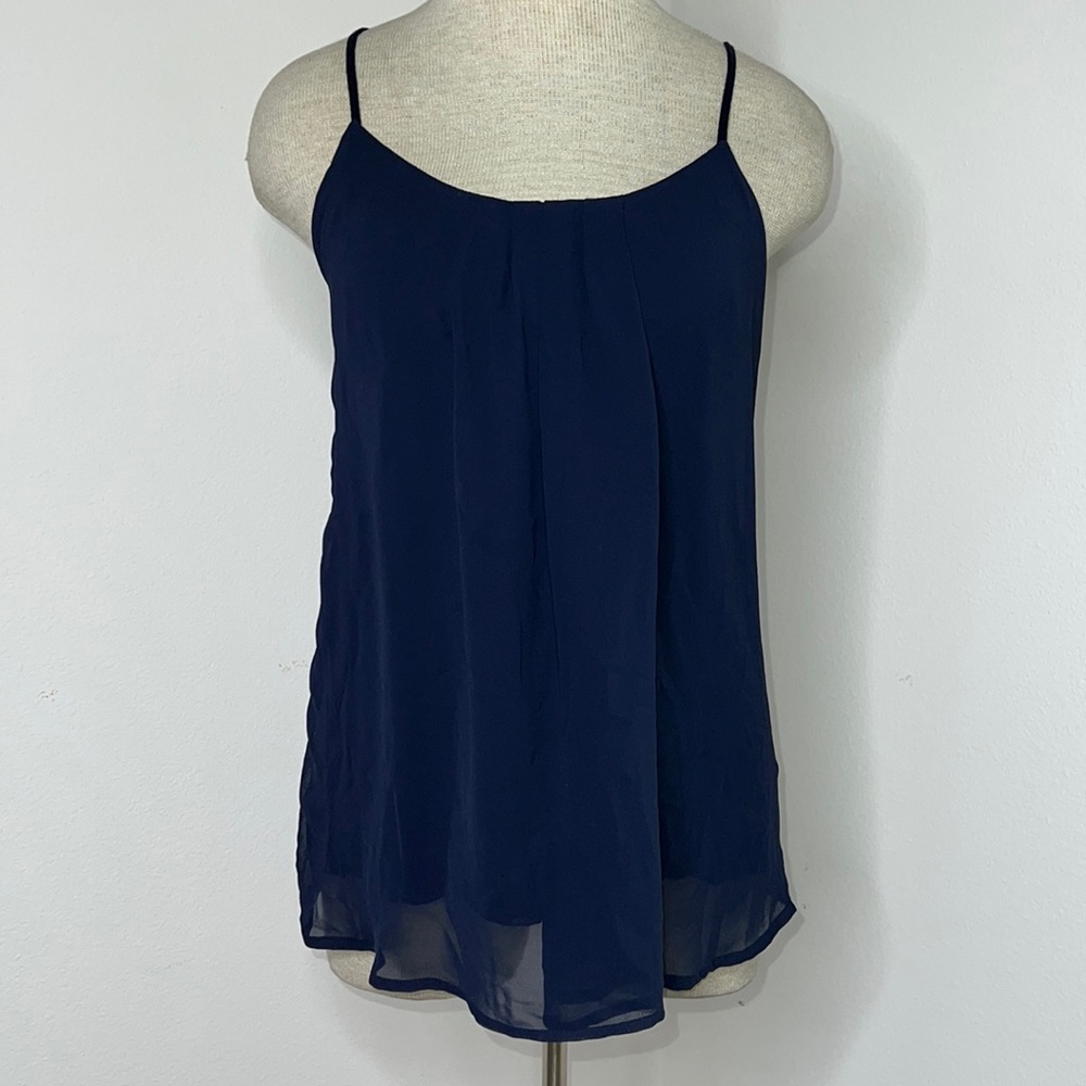 🔹 Banana Republic Flowy Tank Top